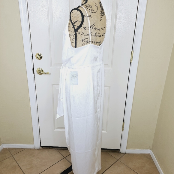 Shonajoy LUXE TIE FRONT COCKTAIL DRESS - IVORY - Picture 8 of 12